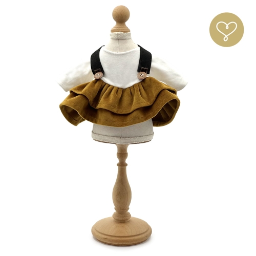 Sukienka Amber z zapinanymi na guziczki szelkami dla lalki 38 cm Lullu Dolls góra sukienki: biała dresówka długi rękaw, dół sukienki: dwie falbanki miodowy welur