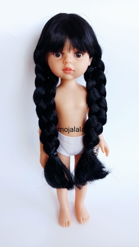 Lalka Hiszpańska 32 cm Paola Reina Amigas 14834 Carina, klasyczna, cała z winylu, w majteczkach, bez ubranka, brązowe oczy, długie czarne włosy z grzywką splecione w dwa warkocze